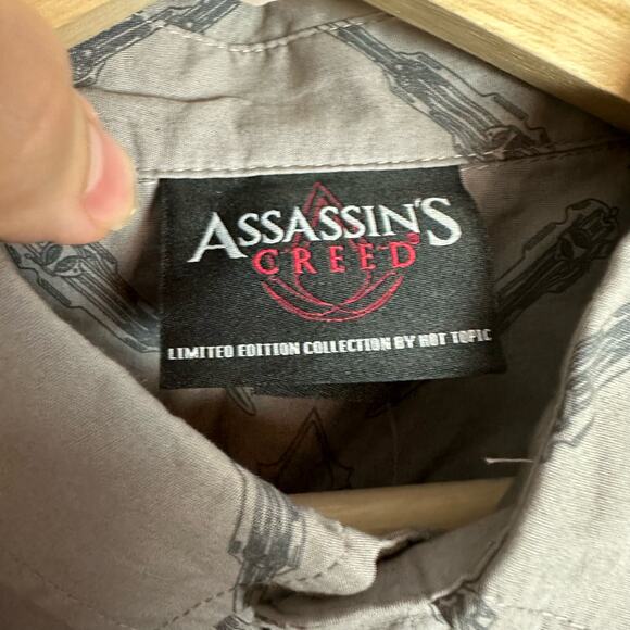 Assassin's Creed NWT Men's Small 100% Cotton Gray Long Sleeved Button Up Shirt - Picture 4 of 9